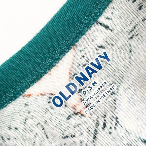 Old Navy Christmas ornament print 2 way zipper baby footie - Picture 3 of 3